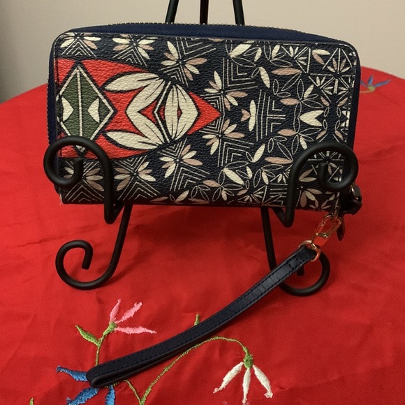 Tory Burch Kerrington Leather Wristlet - Picture 2 of 11